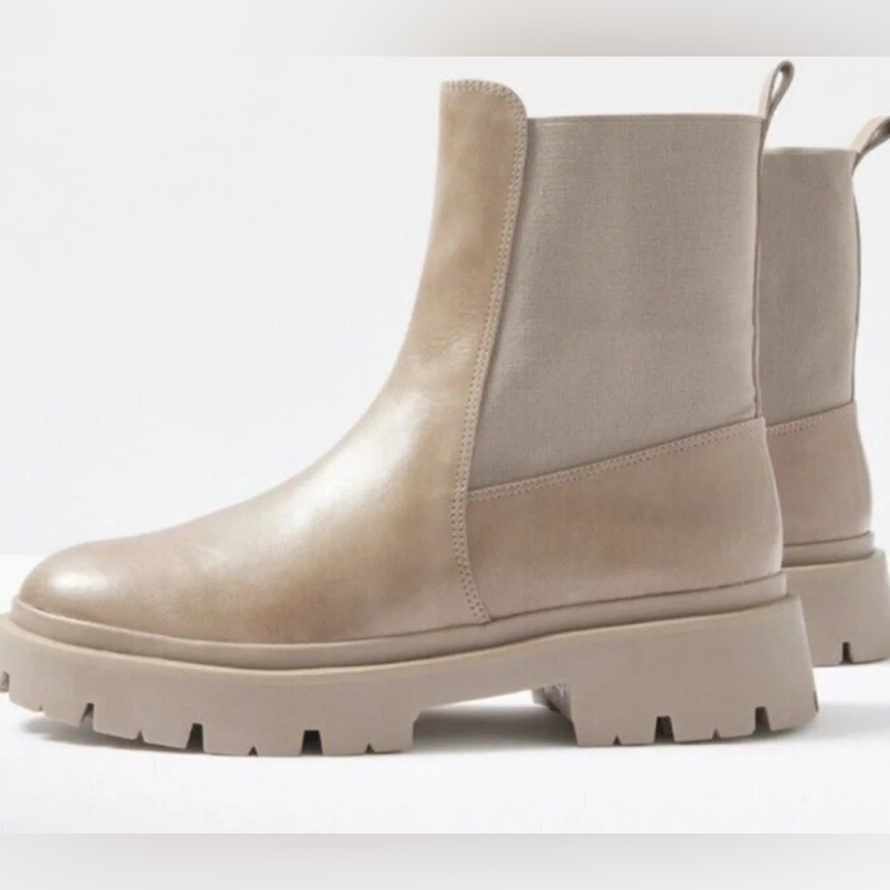 SCHUTZ Billie Casual Bootie Casual Moccacino Tan Faux Leather Boots 8.5